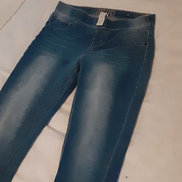 Jean's - Picture 2 of 3